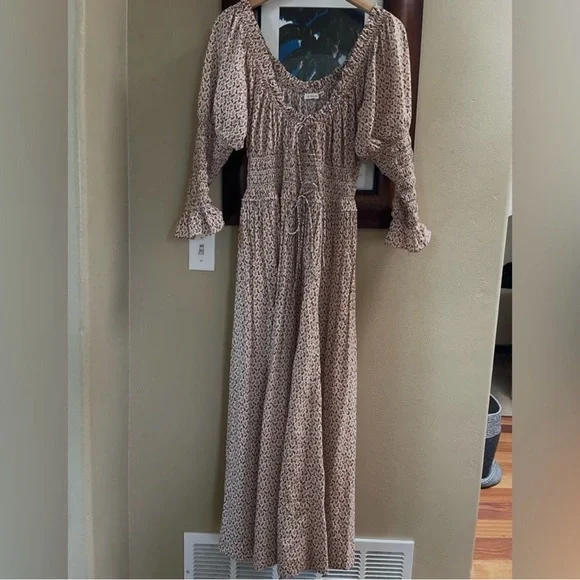 Doen Kaira Maxi Dress in Cream Winter Ditsy - Picture 2 of 2